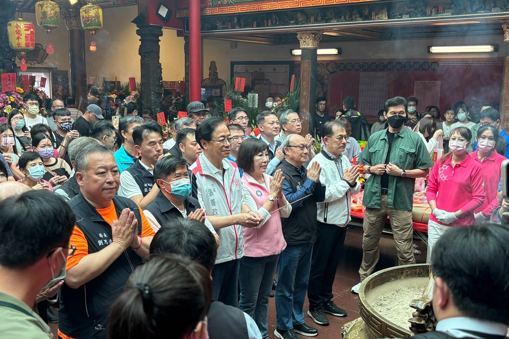 媽祖聖誕慶典罷團衝廟門擺攤 張善政批:侮辱神明 240 媽祖聖誕慶典罷團衝廟門擺攤 張善政批:侮辱神明 239