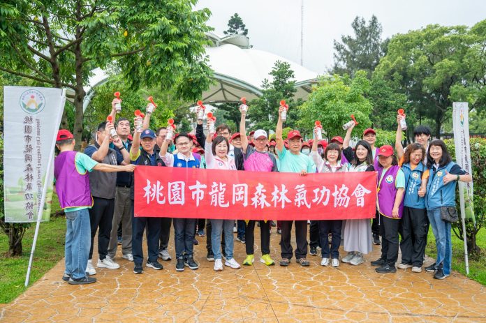 王明鉅帶隊龍岡森林公園萬步健走 籲民眾規律運動 77 84b4e594 97f3 4338 ad3b 1661bf7edef7 scaled