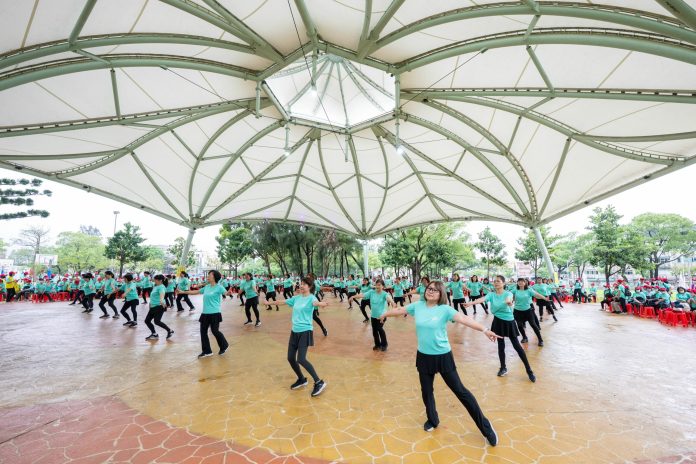 王明鉅帶隊龍岡森林公園萬步健走 籲民眾規律運動 78 c3cee2d0 89e8 43a1 ae14 4f1f624ae8c5 scaled