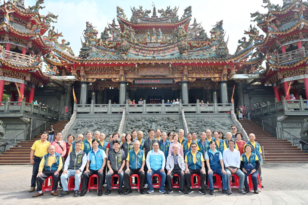 侯友宜赴貢寮宮廟參拜祈求國泰民安