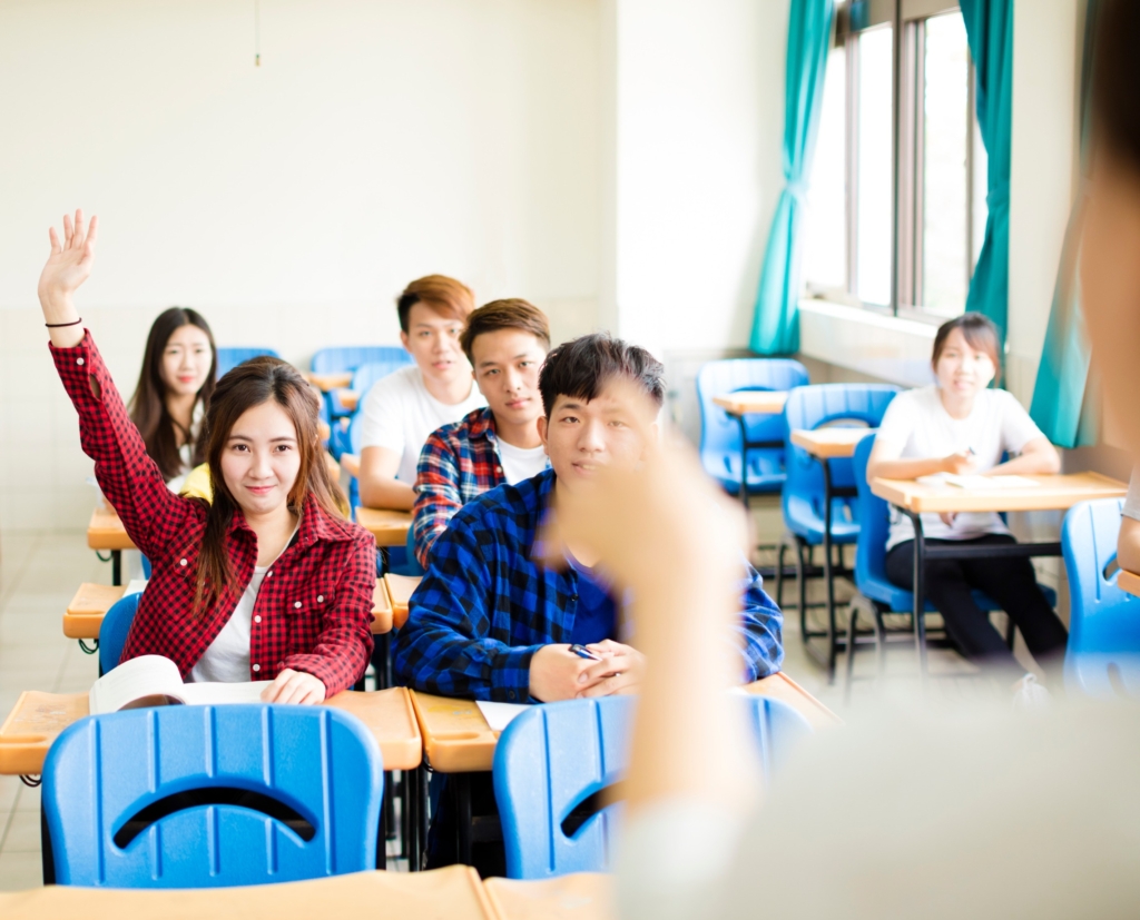中年人通常會有「危機感」。這種危機感讓他們更加努力地提升自己,學習新技能,適應新的工作環境。圖/123RF圖庫
