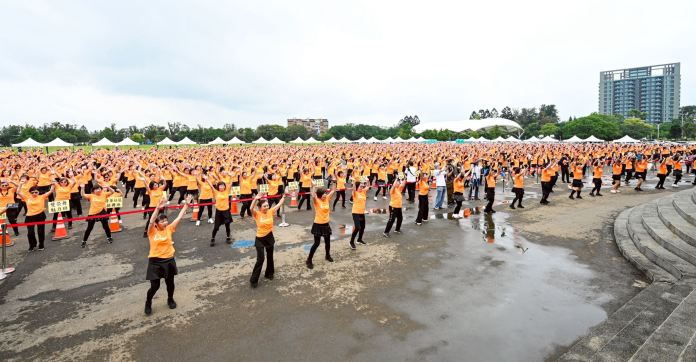 平鎮千人排舞活動熱鬧登場 逾3000人以舞會友 77 c4f0407d 9ba5 4cb7 b7b3 30bf33ecc1d5