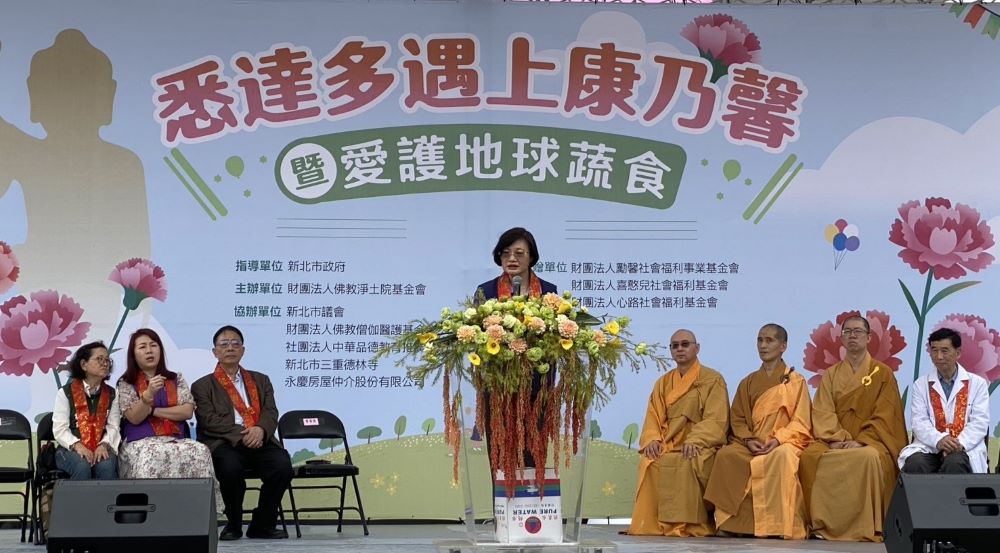 「當悉達多遇上康乃馨」  義賣所得助社福