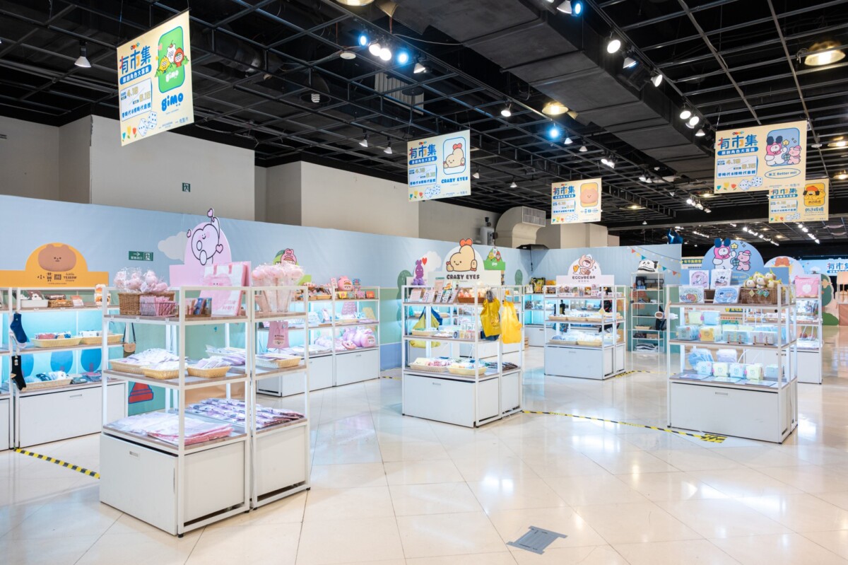 ▲高雄夢時代8樓舉辦《有市集原創角色大富翁》期間限定店，集結14位超人氣原創角色插畫家，帶來沉浸式的視覺與收藏饗宴。（圖/高雄夢時代提供）