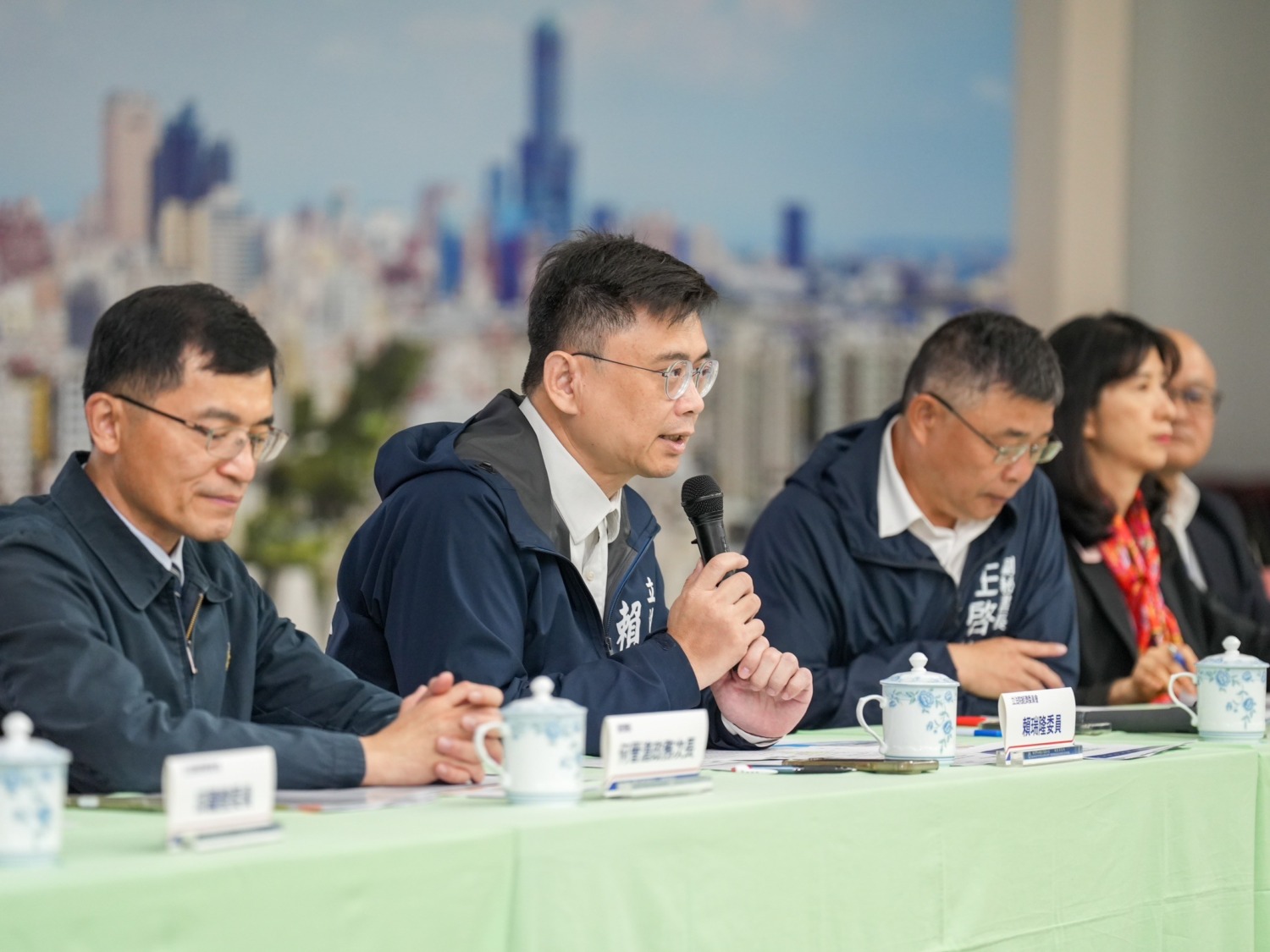 賴瑞隆要求高雄陸海空交通建設加速完工 打造南臺灣國際門戶新氣象