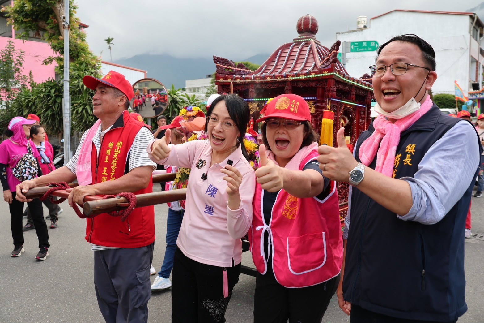 關山天后宮媽祖遶境盛大舉行 陳瑩祈願風調雨順、米香四溢 220 關山天后宮媽祖遶境盛大舉行 陳瑩祈願風調雨順、米香四溢 219