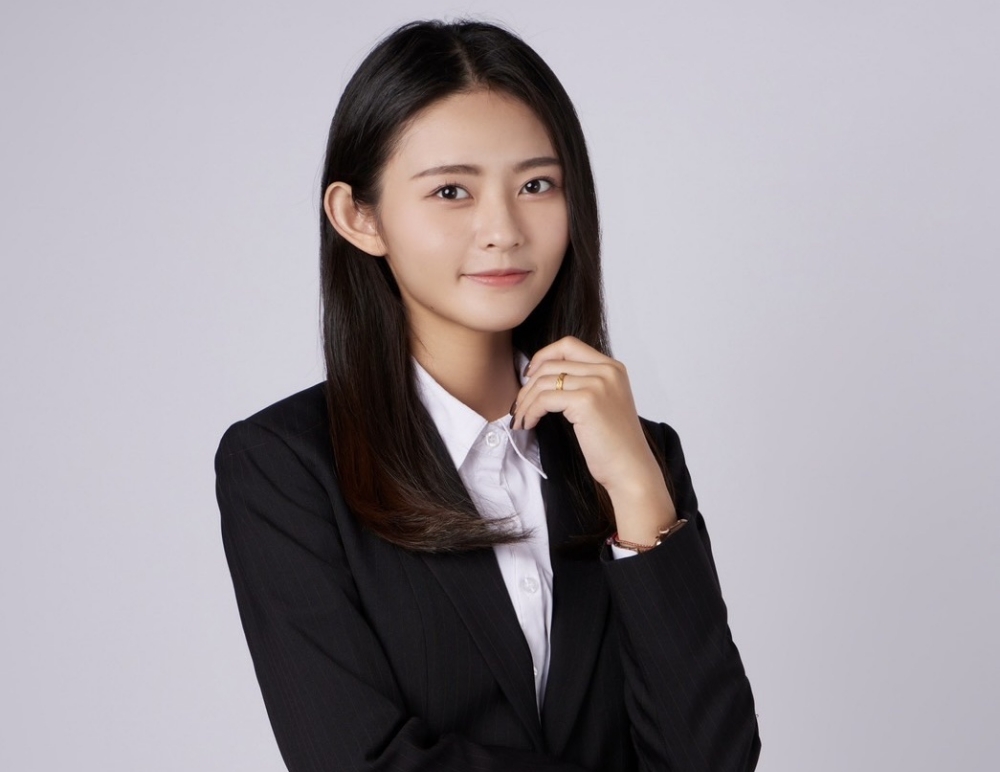 ▲作為一名創新的房仲專業人士，蔡依靜以她的努力與新穎的短影音拍攝方式，為基隆的房地產市場注入了新的動能。(圖/蔡依靜提供)