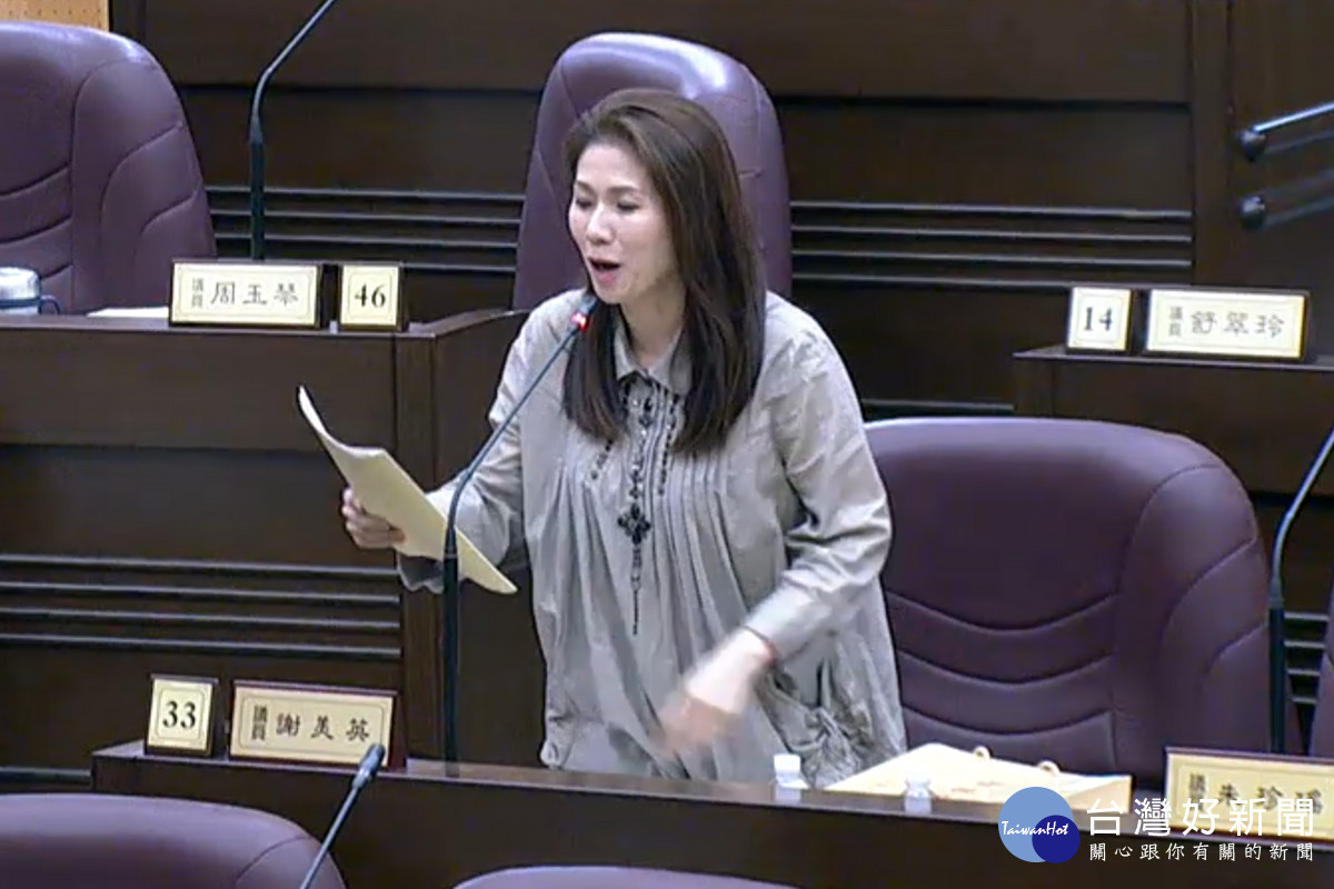 桃園市議員謝美英於議事堂上進行質詢。<br /><br /> 