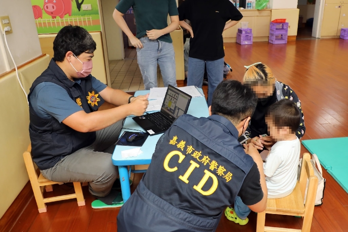 大手護小手 守護每一個小天使—嘉市警局為早療兒童提供指紋捺印服務