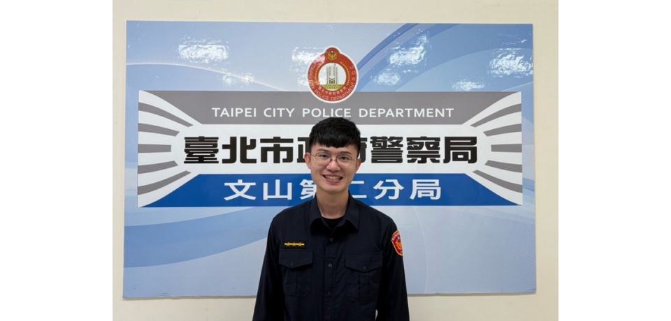 裙擺飄飄捲進機車 台北市文二警用這招助脫困