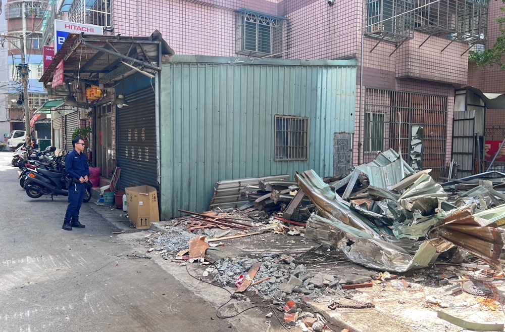 宮廟涉藏槍與毒品 警方通報市府強勢剷除鐵皮屋 234 cnews204250423a08
