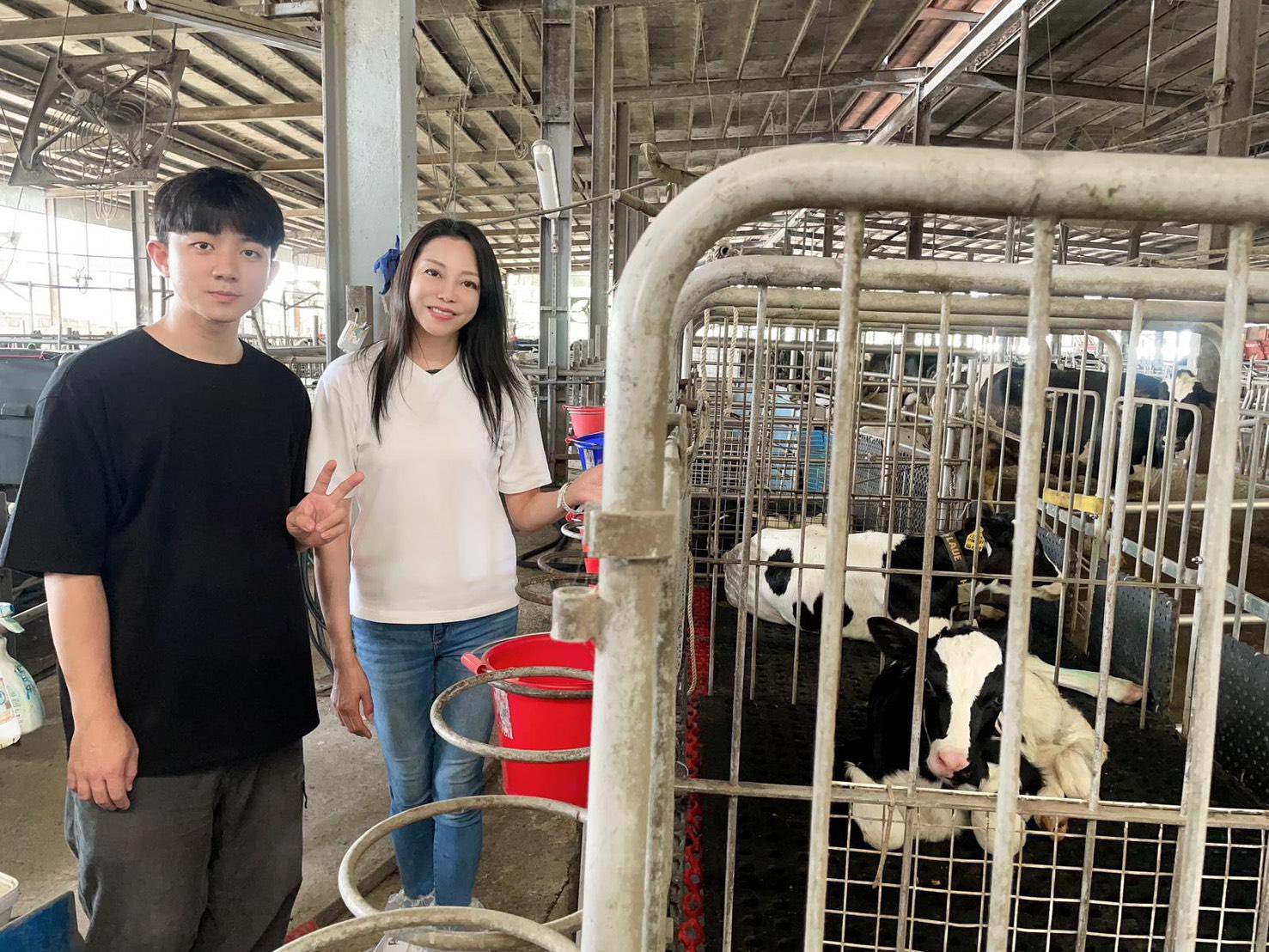 力推「生生有鮮乳」正式開辦 闕枚莎南下嘉義挺酪農 236 力推「生生有鮮乳」正式開辦 闕枚莎南下嘉義挺酪農 235