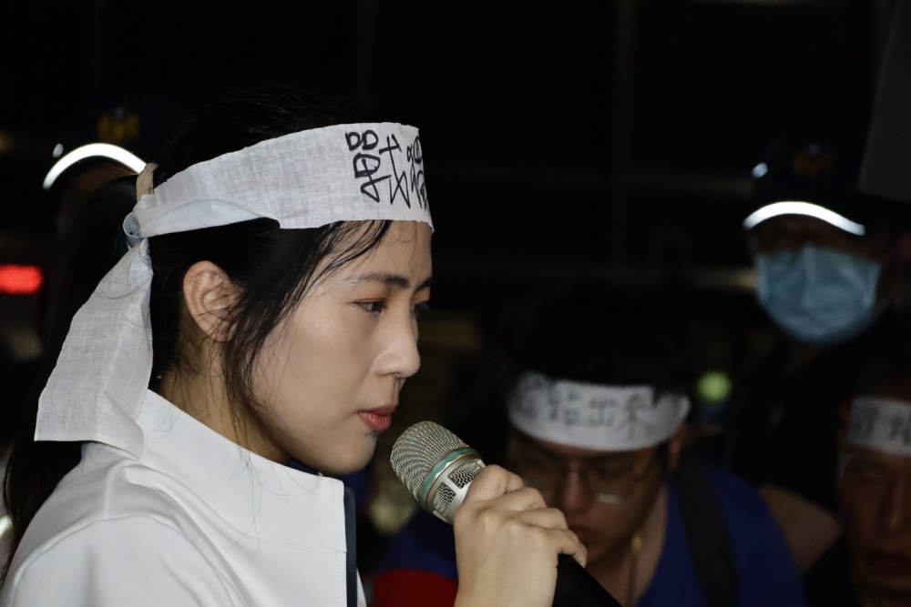 【藍蝴蝶專欄】徐巧芯的「邪教論」與國民黨的「街頭政治」 235