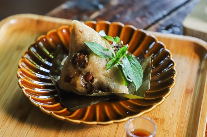 奈良美智也曾造訪!青創夫妻打造咖啡館 「魚缸桌面」成一大特色