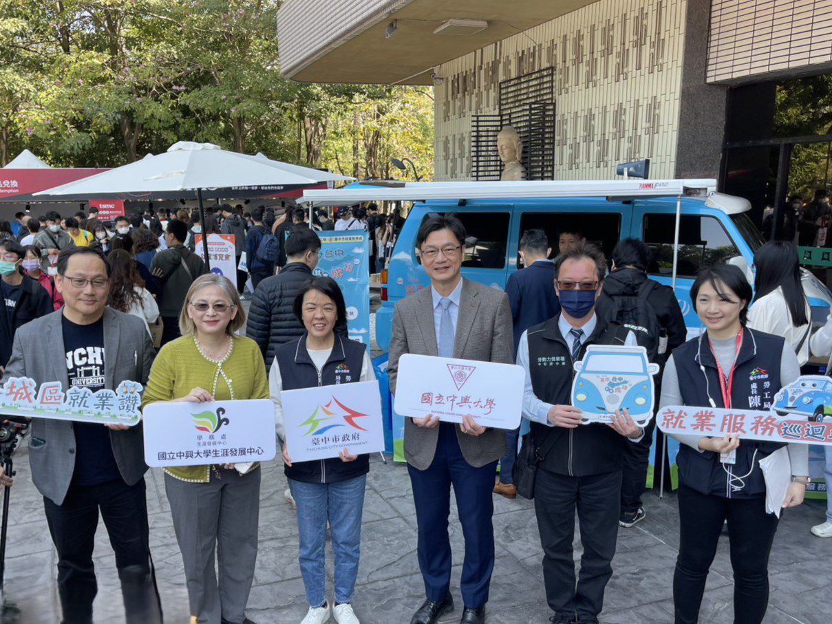吸睛巡迴車跑透台中　勞工局推動在地就業服務零距離