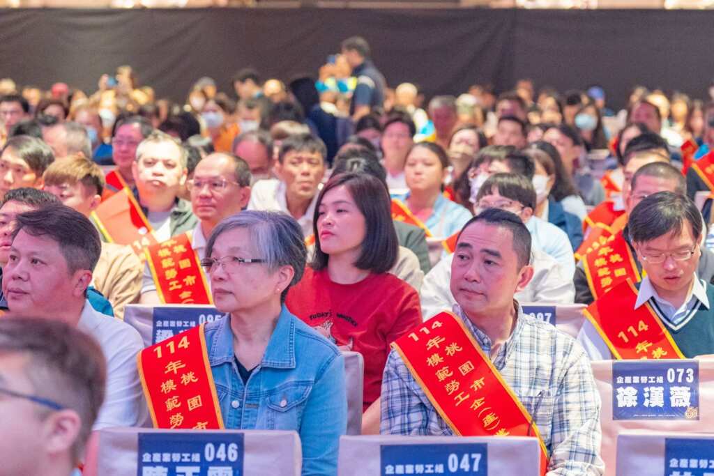 ▲桃園市長張善政表揚桃市378位模範勞工。(桃園市政府提供)