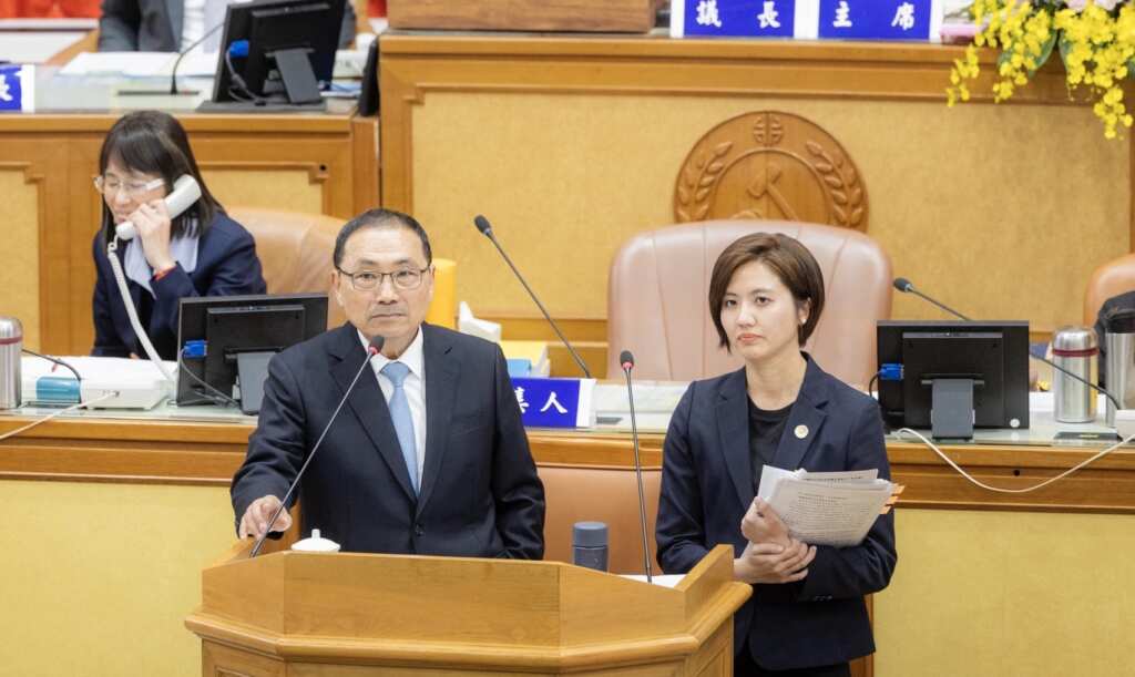 ▲新北市長侯友宜於市議會施政報告。（新北市政府原民局提供）