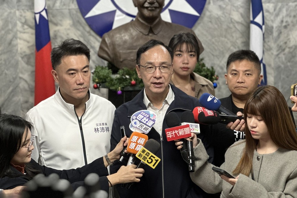 黃呂錦茹遭羈押禁見批「民主黑牢」 朱立倫:明天全民站出來 230 黃呂錦茹遭羈押禁見批「民主黑牢」 朱立倫:明天全民站出來 229
