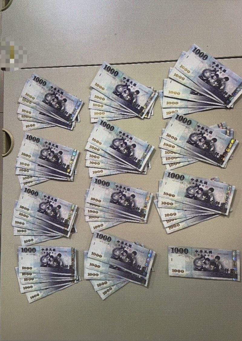警方查扣現金(記者徐煜勝翻攝)