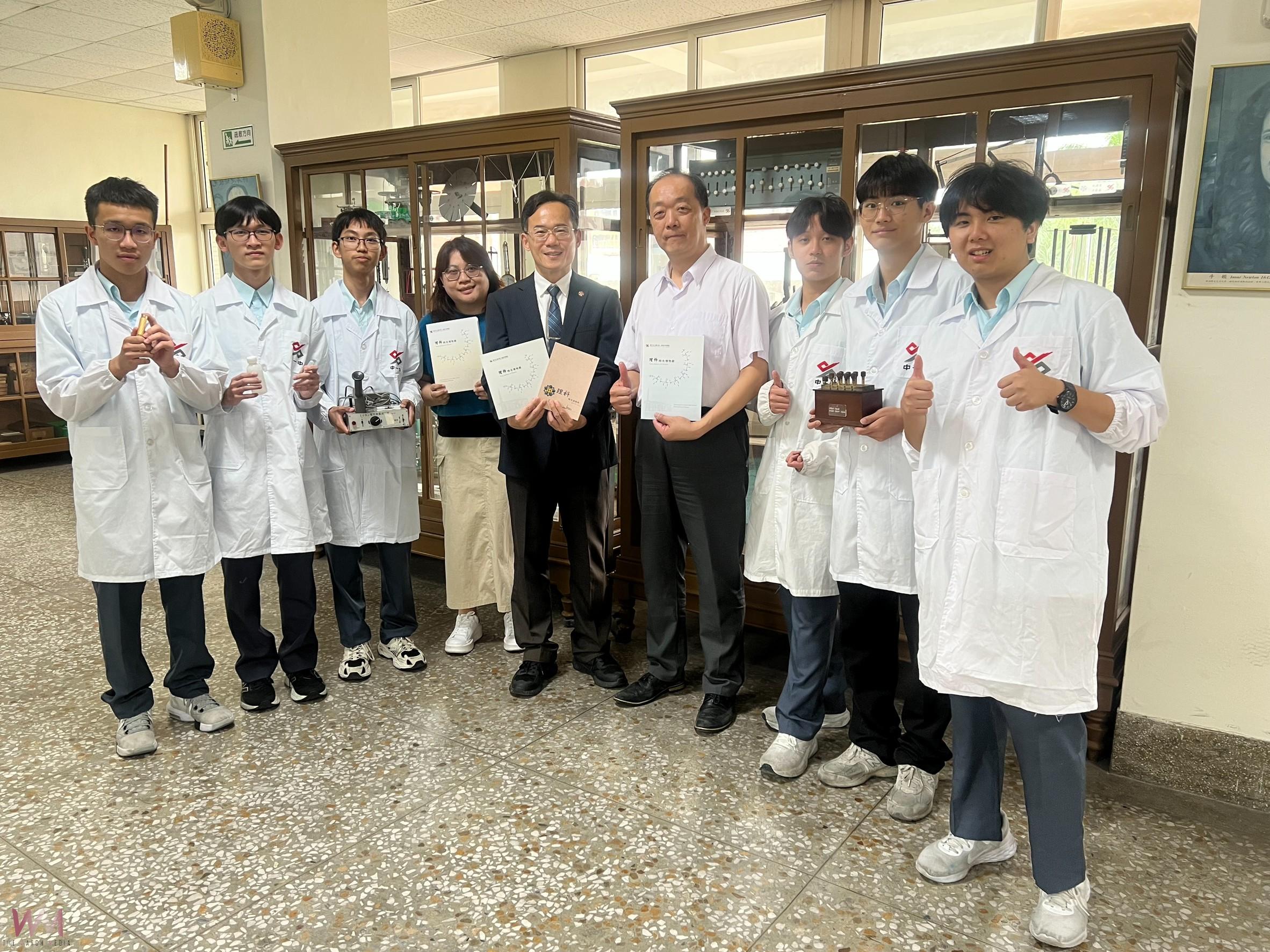 展開骨董實驗儀器修復!臺中一中師生修復骨董實驗器材、共編展覽手冊手札 - https://www.watchmedia01.com