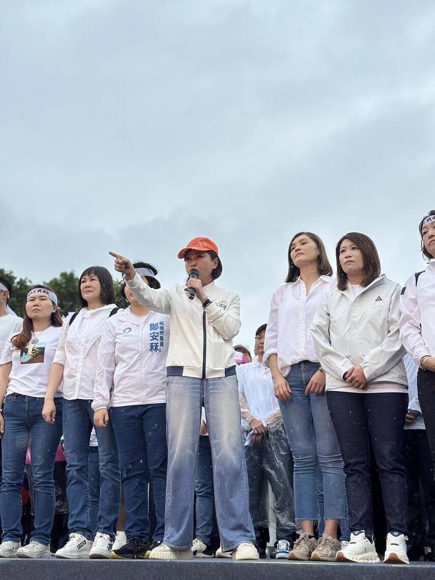 柯志恩率高雄議員北上凱道!怒吼反綠共戰獨裁。