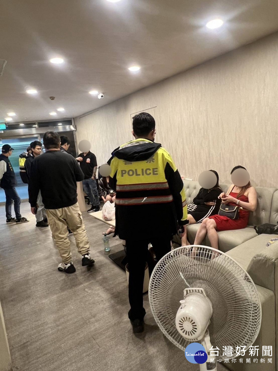 龜山分局結合「靜桃」、「靖黃」專案，執行擴大臨檢勤務。