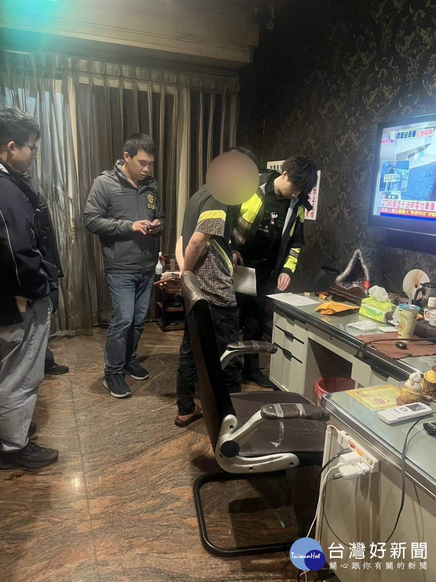 龜山分局結合「靜桃」、「靖黃」專案,執行擴大臨檢勤務。