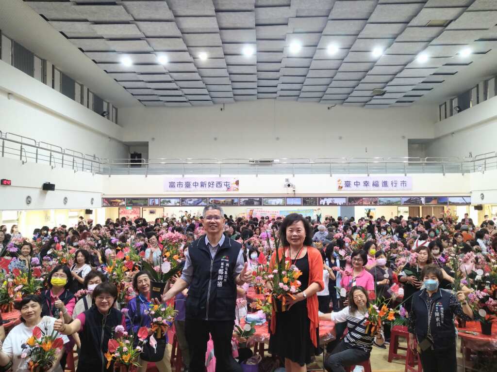 「花解心語 馨生活」花卉藝術推廣活動吸引400位民眾共同參與。