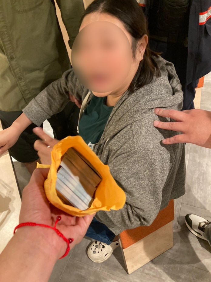 假投資詐騙約面交42萬 大溪警民機智設局逮車手 54 S 255197194