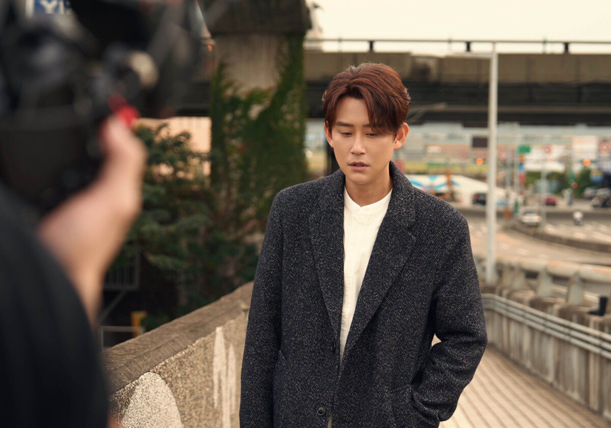 ▲陳乃榮主打歌〈一起散步吧〉MV首播。這首充滿空氣感與詩意的作品,展現他對生命新階段的體悟。