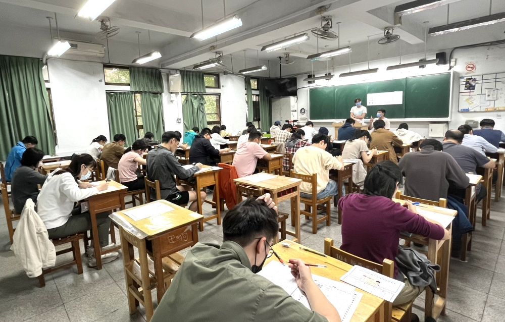 《圖說》新北市114學年度高中教師聯合甄選初試筆試試場。〈教育局提供〉