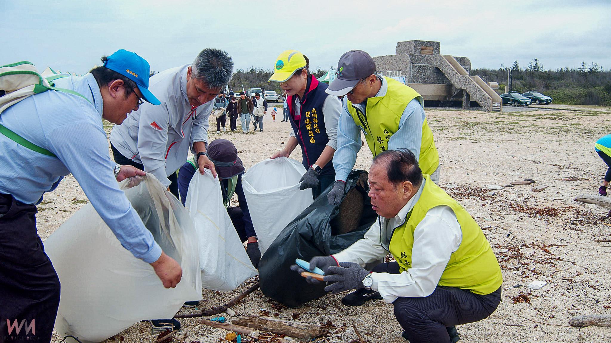 響應世界地球日 澎湖800人熱血春季大淨灘 為地球盡一份心力 - https://www.watchmedia01.com