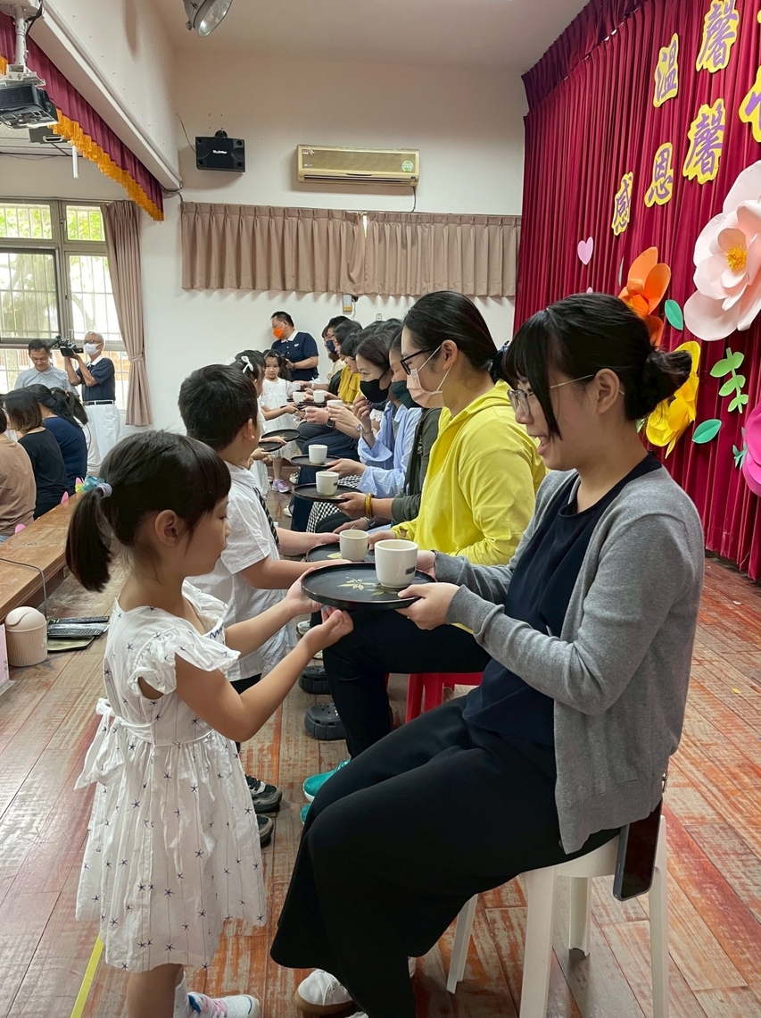 漾新聞|火焰蟲幼兒園溫馨奉茶感恩　母親節活動感動全場