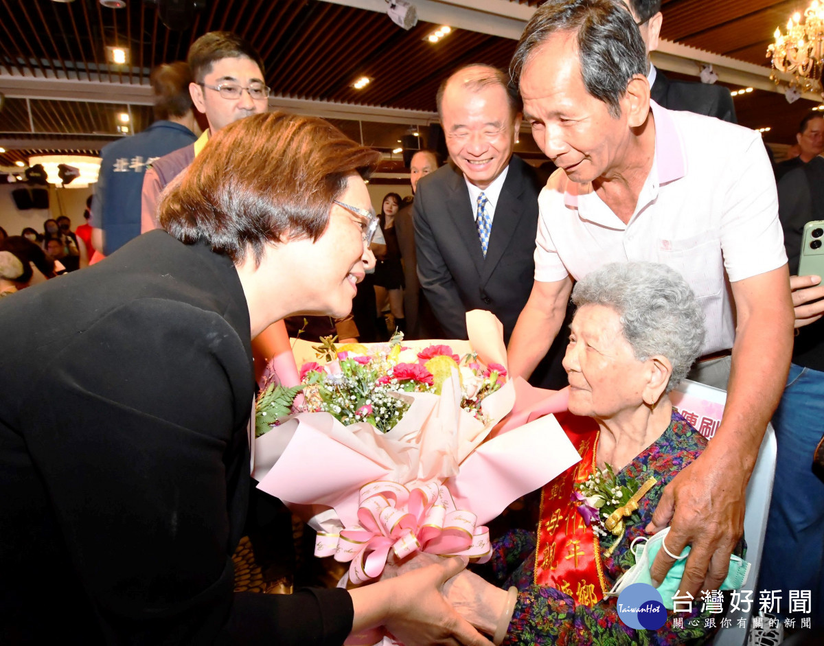 母愛滿溢,親情永續,彰化縣表揚38位模範母親。圖/彰化縣政府提供