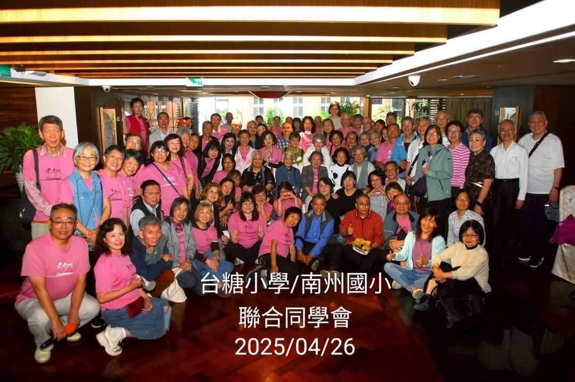彰化溪州 的台糖社區有台糖附設小學  後來改名南州國小  看看他們特有的向心力