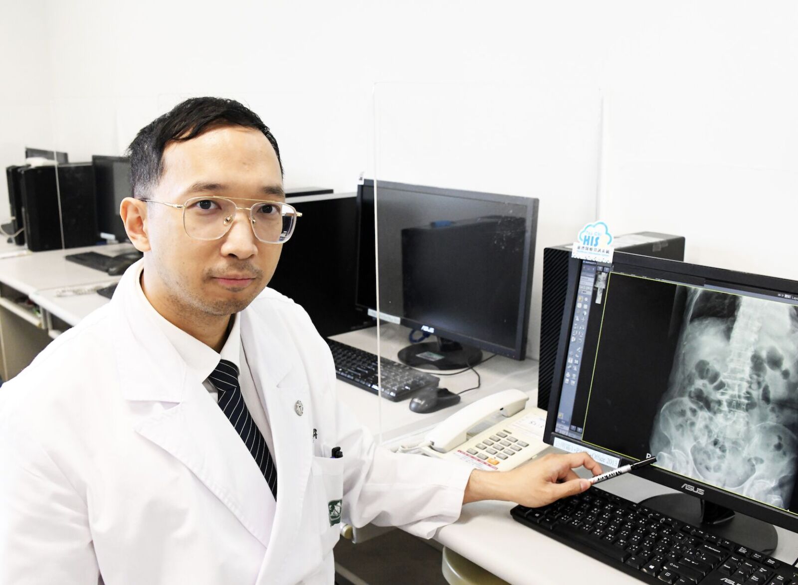 她鬧腰痛好不了 醫看一事不對勁！竟已髖關節骨折、長短腳3公分 211