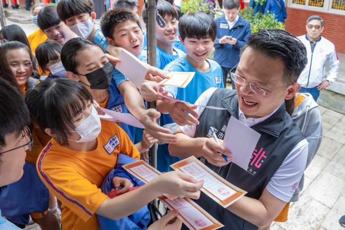 國中會考倒數!蘇俊賓前進桃園孔廟祈福 勉勵考生保持最佳學習狀態 70 de815300 7b43 4df1 8130 9992e66cc3cf scaled