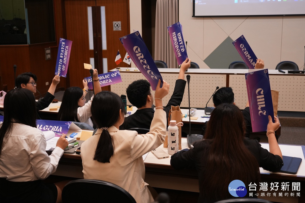 第一委員會於CYCUMUN 2025會議中針對議題進行最終表決，展現青年代表的專業與投入。