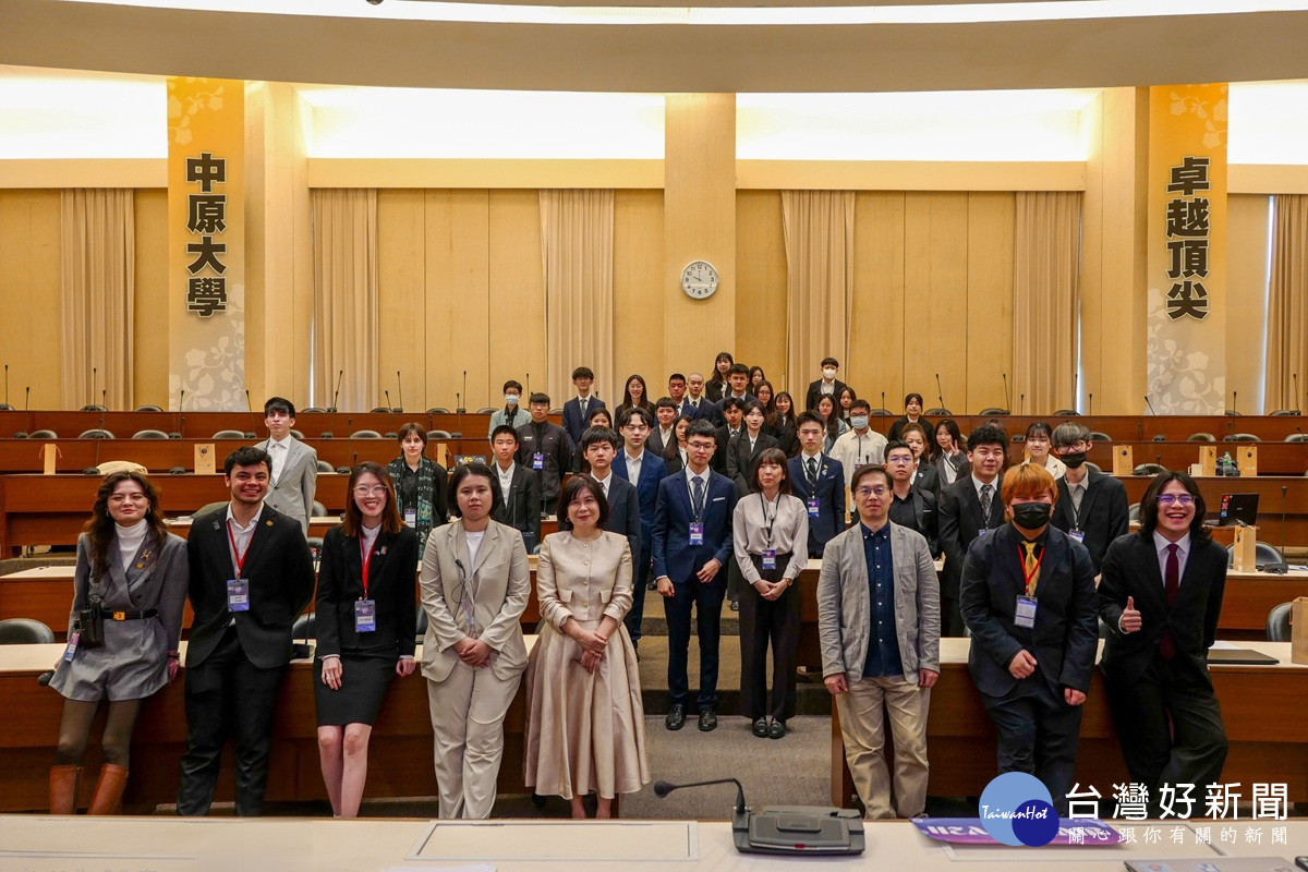 CYCUMUN 2025與會代表合影留念，展現青年外交新世代的朝氣與團結。