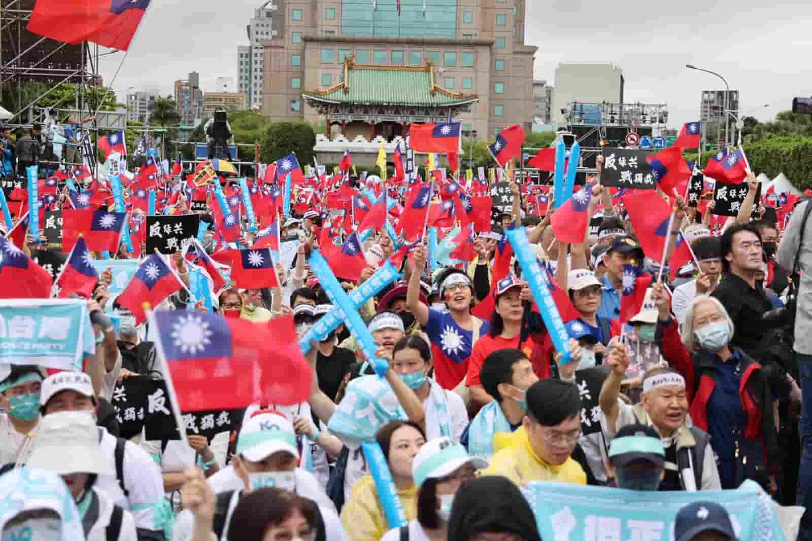 國民黨周六舉辦426凱道遊行，但資深媒體人陳敏鳳指出，立委罷免案過六席的可能仍然很大。林啟弘攝