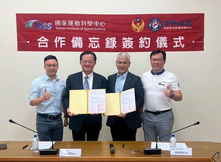 ▲左至右依序是: 屏東科技大學休閒運動健康系教授兼副院長吳柏翰教授、消防署蕭煥章署。