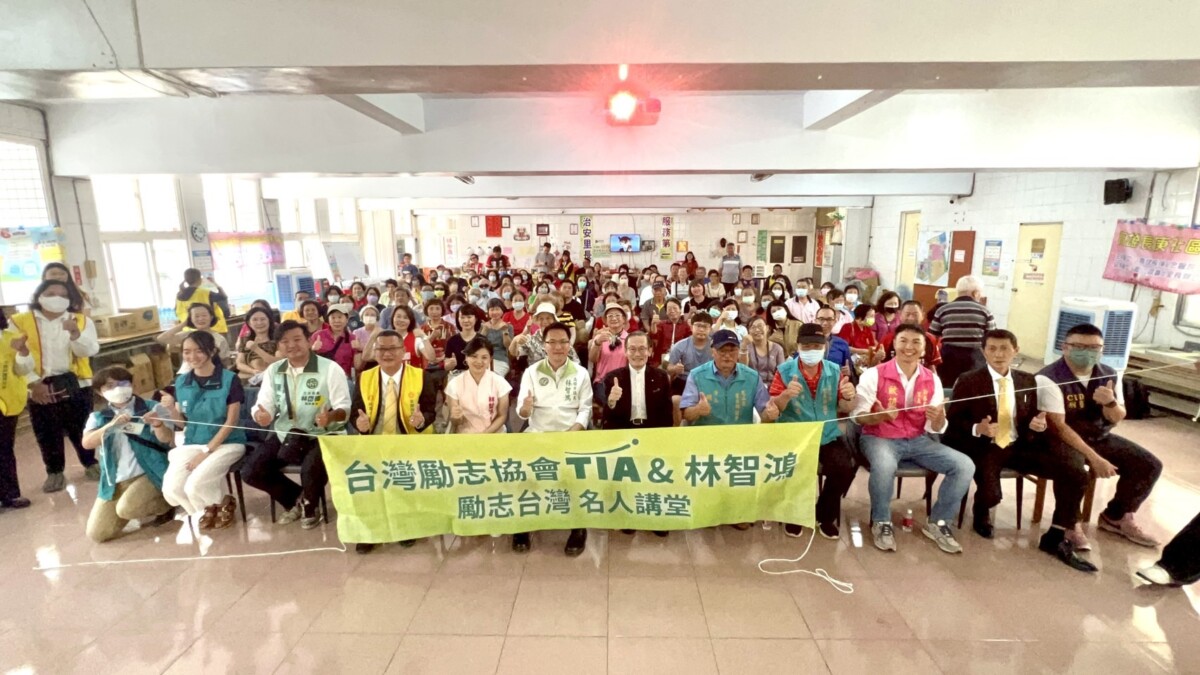 ▲世界級神經重建權威現身鳳山,林智鴻邀杜元坤院長分享「苦難淬鍊」人生哲學,參與活動與會人員相當踴躍。