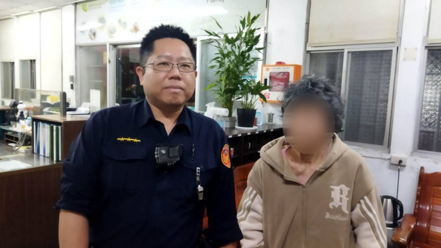 ▲嘉義老婦迷途虎尾,警民聯手溫馨助返家。(記者劉春生翻攝)