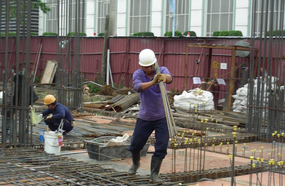 《圖說》高氣溫戶外作業勞工易發生熱危害。〈勞工局提供〉