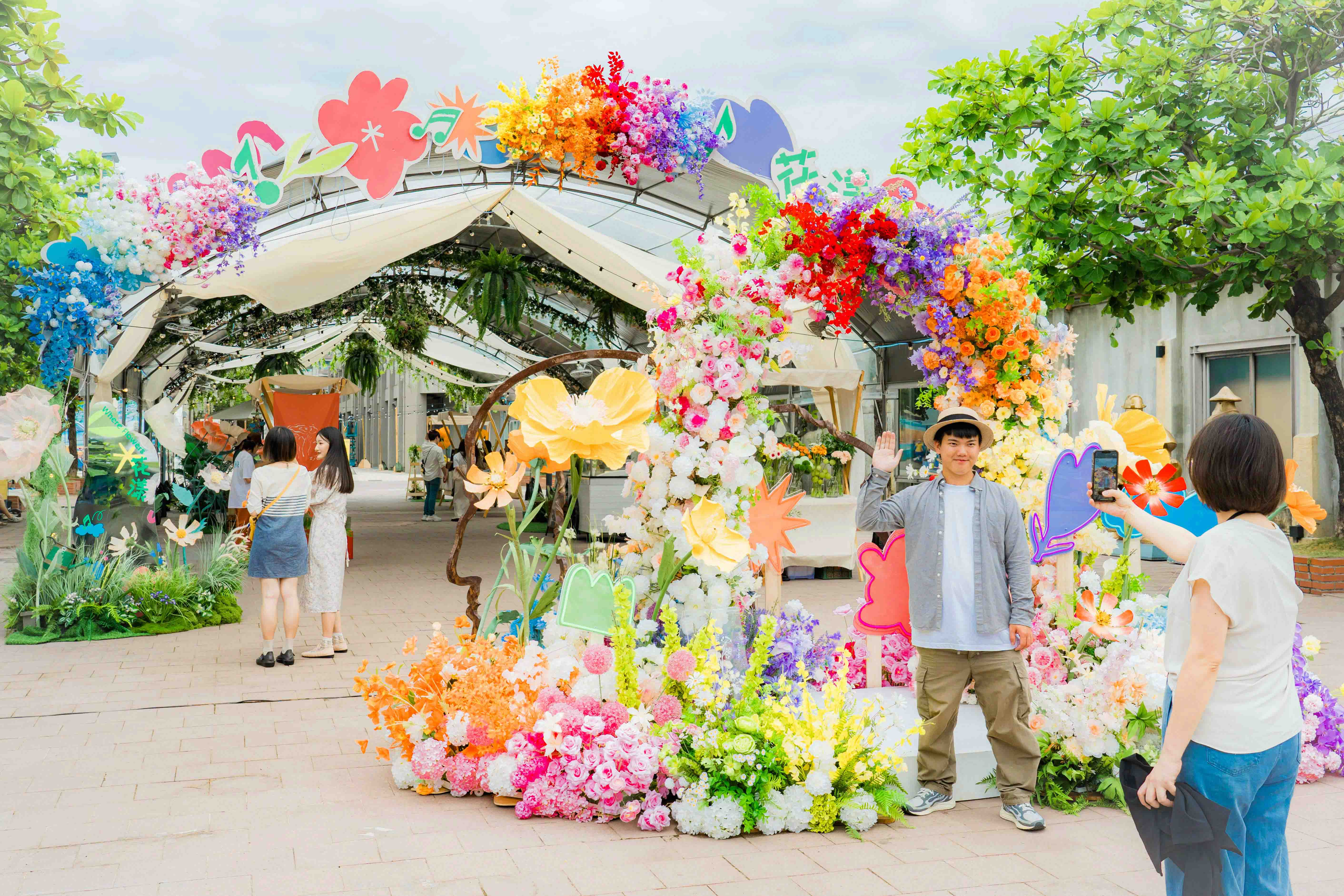 駁二蓋出一座夢幻花室 限定主題市集本週末「花漾」登場 - https://www.watchmedia01.com