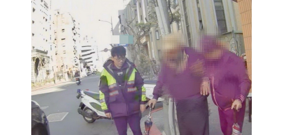 失智長者街頭徘徊 臺北市大同暖警護送返家