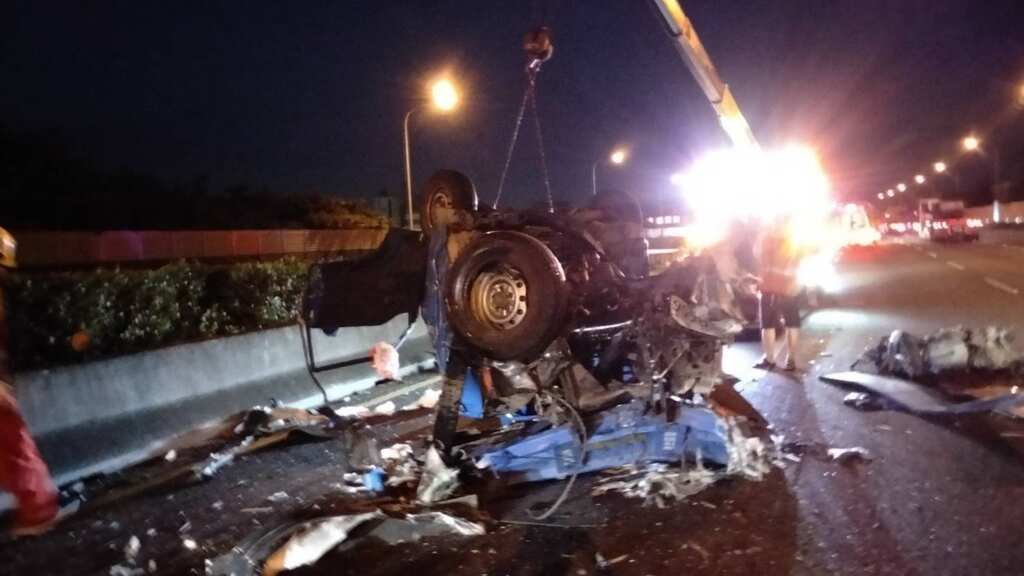 ▲國道一號彰化路段車禍,建國科大越籍生駕車拋錨遭撞傷重不治。(民眾提供)