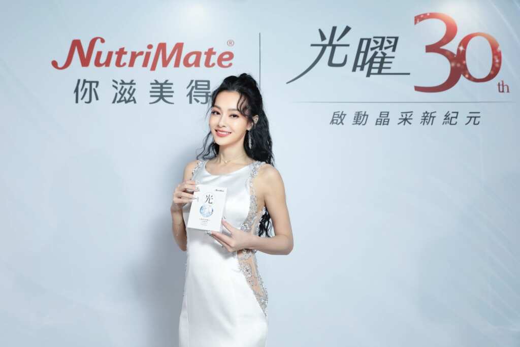 ▲「光曜女神-王思佳」分享她與你滋美得「光曜時空膠囊 EX」的合作過程及使用心得