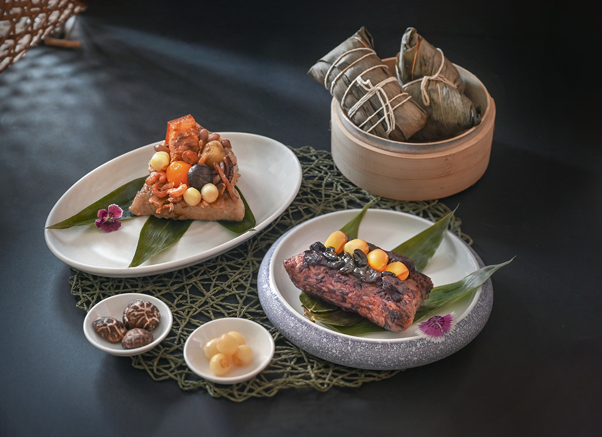 ▲高雄福華飯店江南春推出江浙招牌料理東坡肉概念的八寶蛋黃東坡粽,另有鳳眼桂圓豆沙粽。(圖/高雄福華飯店提供)