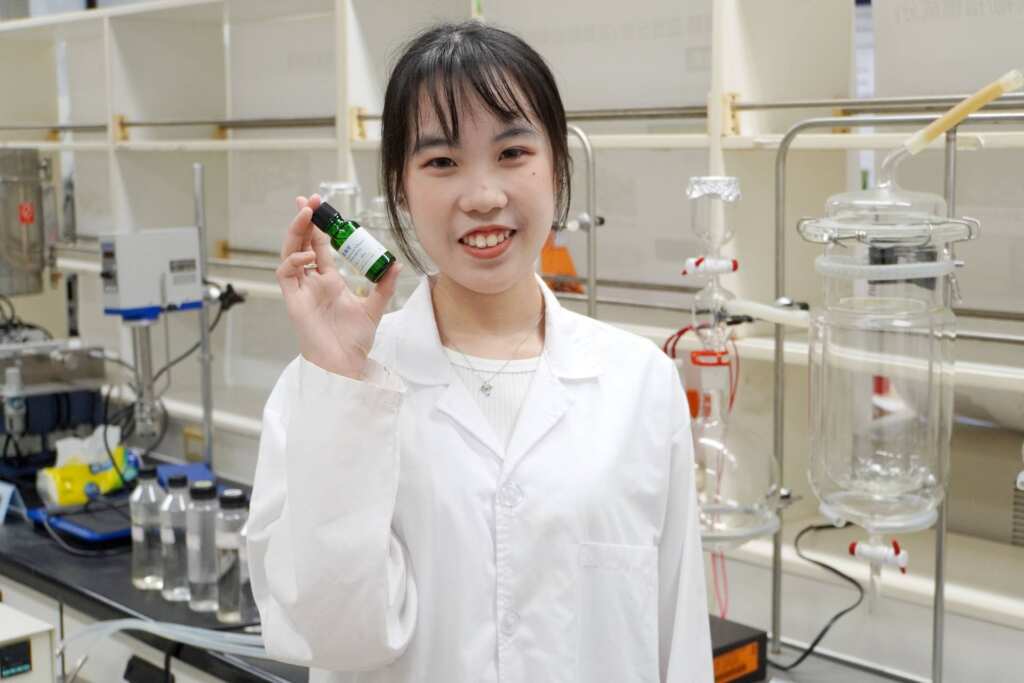 ▲大葉大學藥保系大三生彭尹玟精油配方獲季軍。（記者林明佑翻攝）